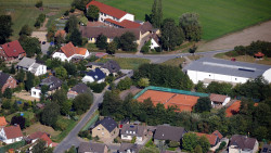011-Eicken-8-Grundschule-Sporthalle-Tennisplätze-Poggenort